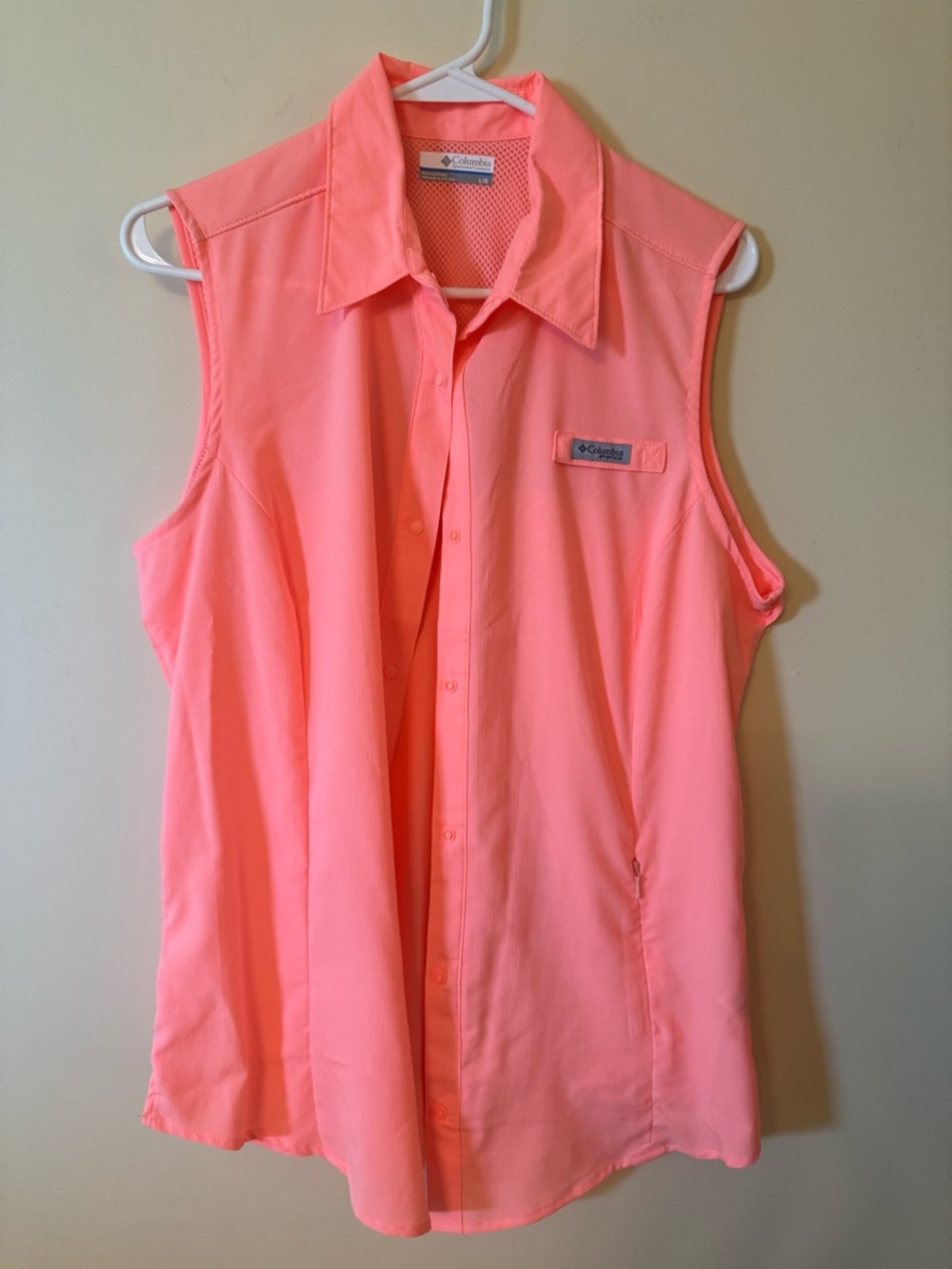Columbia Women's Sleeveless Button-Down Shirt - Neon Coral